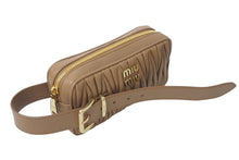 Load image into Gallery viewer, 極美品 MIUMIU ミュウミュウ マテラッセ クラッチバッグ セカンドバッグ 5BF122 キルティング ロゴ金具 ブラウン 中古 4c076226