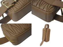 Load image into Gallery viewer, 極美品 MIUMIU ミュウミュウ マテラッセ クラッチバッグ セカンドバッグ 5BF122 キルティング ロゴ金具 ブラウン 中古 4c076226