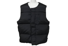 Load image into Gallery viewer, 極美品 STONE ISLAND ストーンアイランド 22AW ナイロン ダウンベスト 7715G1019 ブラック サイズL 中古 4c076381