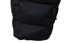 Load image into Gallery viewer, 極美品 STONE ISLAND ストーンアイランド 22AW ナイロン ダウンベスト 7715G1019 ブラック サイズL 中古 4c076381