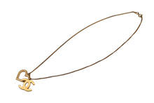 Load image into Gallery viewer, CHANEL シャネル ココマーク ハート ネックレス 重量約9.6g 全長約44cm 04P刻印 メタル ゴールド 美品 中古 4c076484