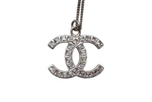 Load image into Gallery viewer, CHANEL シャネル ココマーク ネックレス 重量約5.7g 全長約42cm メタル ラインストーン シルバー 刻印不鮮明 美品 中古 4c076485