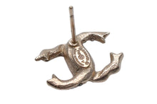 Load image into Gallery viewer, 極美品 CHANEL シャネル ココマーク ピアス 重量約2.4g F19V刻印 ラインストーン メタル ゴールド 両耳用 中古 4c076479