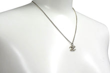 Load image into Gallery viewer, CHANEL シャネル ココマーク ネックレス 重量約5.4g F12V刻印 全長約43cm ラインストーン シルバー 美品 中古 4c076480