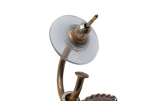 Load image into Gallery viewer, CHANEL シャネル ココマーク ピアス 両耳用 重量約5.2g A12C刻印 メタル ゴールド ベージュ 美品 中古 4c076478