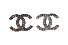Load image into Gallery viewer, CHANEL シャネル ココマーク ピアス 両耳用 重量約2.8g A11A刻印 メタル ラインストーン ゴールド 美品 中古 4c076482