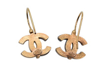 Load image into Gallery viewer, 極美品 CHANEL シャネル ココマーク ピアス ジプシー 両耳用 重量約5.0g 02A刻印 メタル ゴールド クリア 中古 4c076490