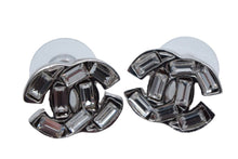 Load image into Gallery viewer, CHANEL シャネル ココマーク ピアス 両耳用 重量約4.5g 01P刻印 メタル ラインストーン シルバー クリア 美品 中古 4c076481