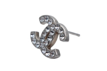 Load image into Gallery viewer, 極美品 CHANEL シャネル ココマーク ピアス 両耳用 重量約2.7g 06C刻印 メタル ラインストーン シルバー クリア 中古 4c076489