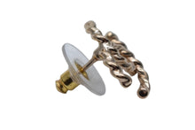 Load image into Gallery viewer, 極美品 CHANEL シャネル ココマーク ピアス 片耳用 重量約1.8g F24P刻印 ゴールド メタル フランス製 中古 4c076496