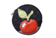 Load image into Gallery viewer, LOUIS VUITTON ルイヴィトン モノグラムサテン コントドゥフェ コインケース M92272 ブラック リンゴ 財布 小物 美品 中古 4c076540