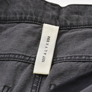 新品未使用品 1017 A L Y X 9SM アリクス バックル付き ワイドレッグデニム デニム ウォッシュブラック ダークグレー シルバー金具 サイズS 中古 4a008577