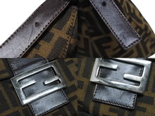 画像をギャラリービューアに読み込む, 極美品 FENDI フェンディ マンマバケット ワンショルダーバッグ 26325 ズッカ柄 ブラウン キャンバス レザー シルバー金具 中古 4b009080