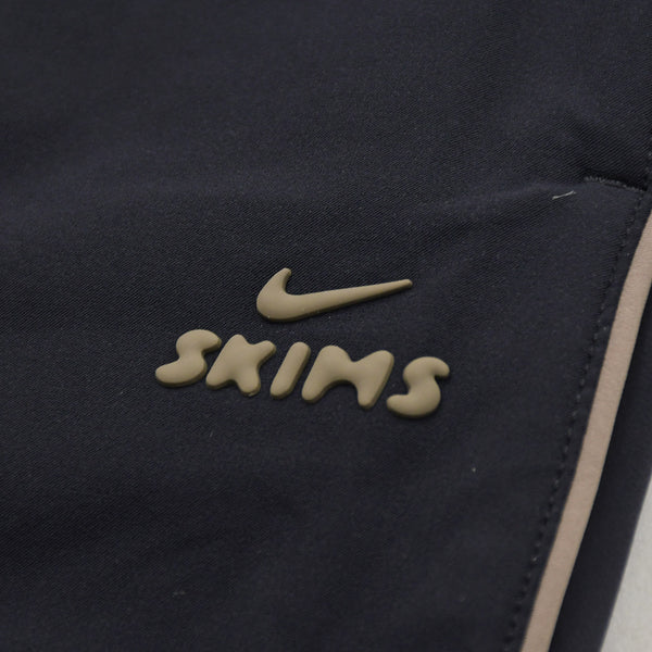 新品未使用 NIKESKIMS ナイキ スキムズ セットアップ ジャケット パンツ IU2223/IU2224 ナイロン ブラック ベージュサイズL・S 中古 4a009263