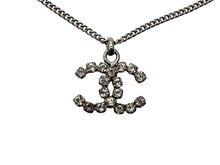 画像をギャラリービューアに読み込む, CHANEL シャネル ココマーク ネックレス 重量約7g 05V刻印 全長約43.5cm メタル ラインストーン クリア シルバー 美品 中古 4b009277