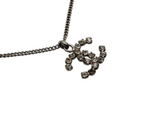 画像をギャラリービューアに読み込む, CHANEL シャネル ココマーク ネックレス 重量約7g 05V刻印 全長約43.5cm メタル ラインストーン クリア シルバー 美品 中古 4b009277
