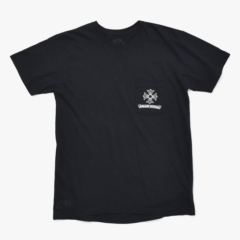 極美品 CHROME HEARTS クロムハーツ メンズハーフスリーブポケットTシャツ CHクロス ヘアリーダガー ブラック サイズL 中古 4a009381