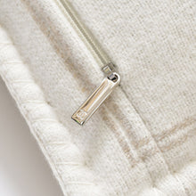 Load image into Gallery viewer, 極美品 CHANEL シャネル ココマーク デカロゴ クッション ウール カシミヤ ベージュ アイボリー 中古 4b009807