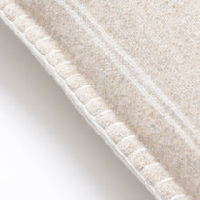 Load image into Gallery viewer, 極美品 CHANEL シャネル ココマーク デカロゴ クッション ウール カシミヤ ベージュ アイボリー 中古 4b009807