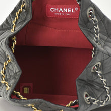 Load image into Gallery viewer, 極美品 CHANEL シャネル ガブリエル スモール バックパック A94485 26番台 ココマーク キルティング カーフスキン ブラック 中古 4b009963