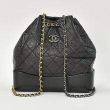 Load image into Gallery viewer, 極美品 CHANEL シャネル ガブリエル スモール バックパック A94485 26番台 ココマーク キルティング カーフスキン ブラック 中古 4b009963