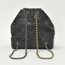 Load image into Gallery viewer, 極美品 CHANEL シャネル ガブリエル スモール バックパック A94485 26番台 ココマーク キルティング カーフスキン ブラック 中古 4b009963