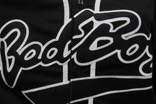 画像をギャラリービューアに読み込む, 極美品 BadBoy Entertainment バッドボーイエンターテイメント ベースボールシャツ 20周年記念 Biggieモデル ポリエステル ブラック サイズXXXL 中古 4b004855