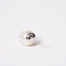 画像をギャラリービューアに読み込む, 新品未使用 CHROME HEARTS クロムハーツ × ミキモト MIKIMOTO スタッド CHプラスパール ピアス 18K WG 中古 4b014110