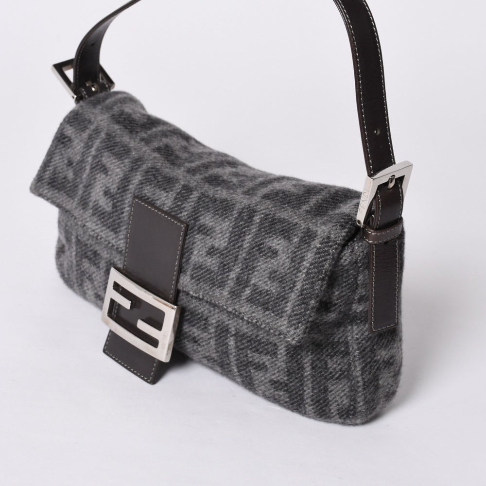 FENDI フェンディ マンマバケット ワンショルダーバッグ ズッキーノ ウール グレー 美品 中古 4a000498