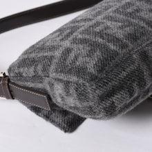 画像をギャラリービューアに読み込む, FENDI フェンディ マンマバケット ワンショルダーバッグ ズッキーノ ウール グレー 美品 中古 4a000498