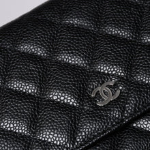 画像をギャラリービューアに読み込む, 新品同様 CHANEL シャネル チェーンウォレット 長財布 AP0250 29番台 ココマーク キャビアスキン ブラック シルバー金具 中古 4a000415