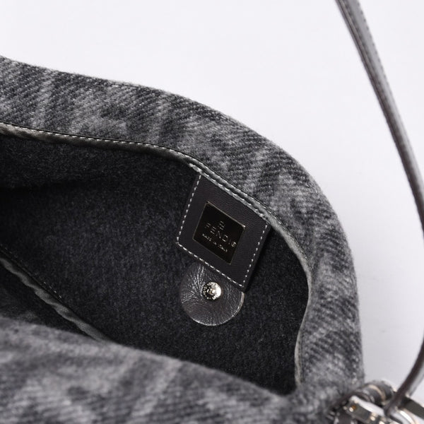 FENDI フェンディ マンマバケット ワンショルダーバッグ ズッキーノ ウール グレー 美品 中古 4a000498