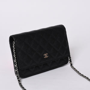 新品同様 CHANEL シャネル チェーンウォレット 長財布 AP0250 29番台 ココマーク キャビアスキン ブラック シルバー金具 中古 4a000415