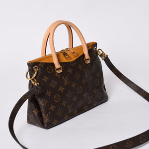 Very good condition LOUIS VUITTON Pallas MM handbag M40929 Monogram canvas Yellow Gold hardware Used 4a000599