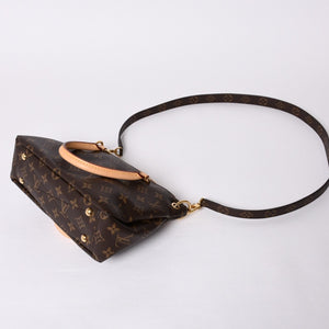 Very good condition LOUIS VUITTON Pallas MM handbag M40929 Monogram canvas Yellow Gold hardware Used 4a000599
