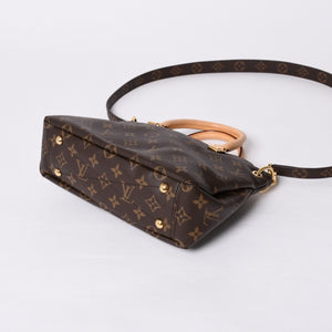 Very good condition LOUIS VUITTON Pallas MM handbag M40929 Monogram canvas Yellow Gold hardware Used 4a000599