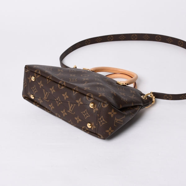 Very good condition LOUIS VUITTON Pallas MM handbag M40929 Monogram canvas Yellow Gold hardware Used 4a000599