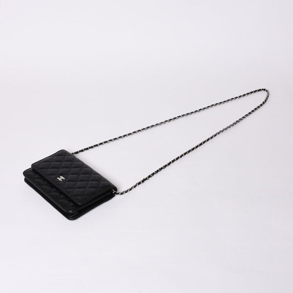 新品同様 CHANEL シャネル チェーンウォレット 長財布 AP0250 29番台 ココマーク キャビアスキン ブラック シルバー金具 中古 4a000415