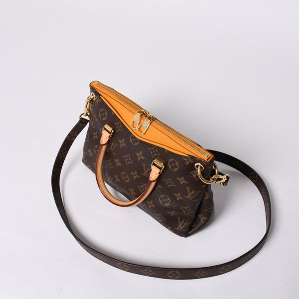 Very good condition LOUIS VUITTON Pallas MM handbag M40929 Monogram canvas Yellow Gold hardware Used 4a000599