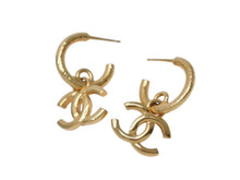 Load image into Gallery viewer, 極美品 CHANEL シャネル ココマーク ドロップピアス 重量約9.5g I24C刻印 メタル ゴールド 両耳用 中古 4b005542