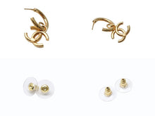 Load image into Gallery viewer, 極美品 CHANEL シャネル ココマーク ドロップピアス 重量約9.5g I24C刻印 メタル ゴールド 両耳用 中古 4b005542