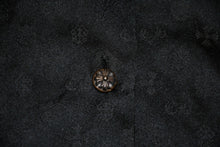 Load image into Gallery viewer, 新品未使用 CHROME HEARTS クロムハーツ クロスボタン 総柄シルク セットアップ シャツ サイズ L 中古 4b012572