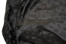 Load image into Gallery viewer, 新品未使用 CHROME HEARTS クロムハーツ クロスボタン 総柄シルク セットアップ シャツ サイズ L 中古 4b012572