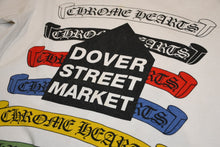 Load image into Gallery viewer, CHROME HEARTS クロムハーツ × COMME DES GARCONS DSM限定 ロゴTシャツ ホワイト サイズXXL 良品 中古 4b012337