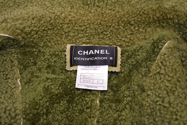 極美品 CHANEL シャネル ボアジャケット P16109V00804 サイズ42 ココマーク ラムスキン カーキ 本革 中古 4b012548