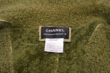 Load image into Gallery viewer, 極美品 CHANEL シャネル ボアジャケット P16109V00804 サイズ42 ココマーク ラムスキン カーキ 本革 中古 4b012548