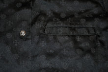 Load image into Gallery viewer, 新品未使用 CHROME HEARTS クロムハーツ クロスボタン 総柄シルク セットアップ シャツ サイズ L 中古 4b012572