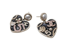Load image into Gallery viewer, CHANEL シャネル ドロップピアス 重量約21.0g B24S刻印 ココマーク ハート パール No.5 カメリア メタル ゴールド ブラック 美品 中古 4b005541