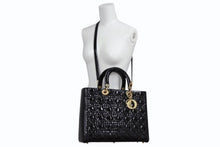 Load image into Gallery viewer, 極美品 Christian Dior クリスチャンディオール レディディオール ラージ カナージュ 2WAY ハンドバッグ 16-BO-0161 ブラック パテントレザー エナメル ゴールド金具 中古 4b011376