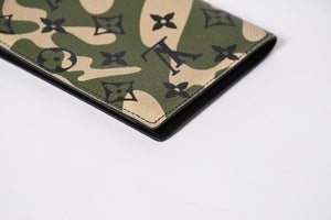 極美品 LOUIS VUITTON ルイヴィトン クーヴェルテュール パスポール 村上隆 パスポートケース M58027 カモ 中古 4a006461